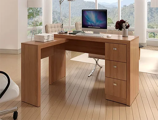 Montagem de Mesa de Escritório na Casa Verde